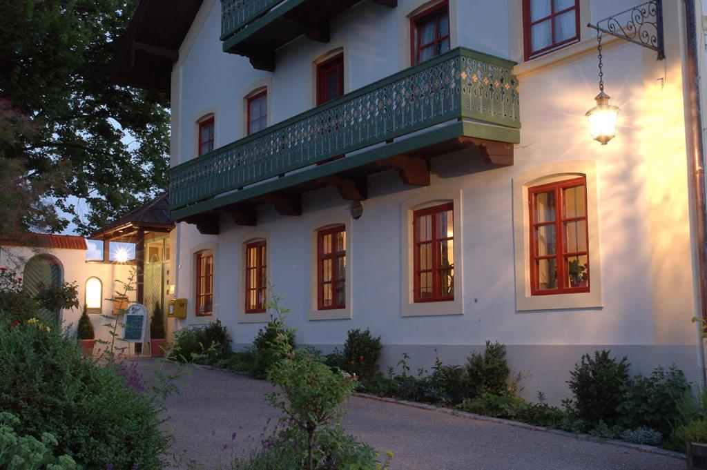 Hotel Zur Schoenen Aussicht Feldkirchen-Westerham Exterior photo